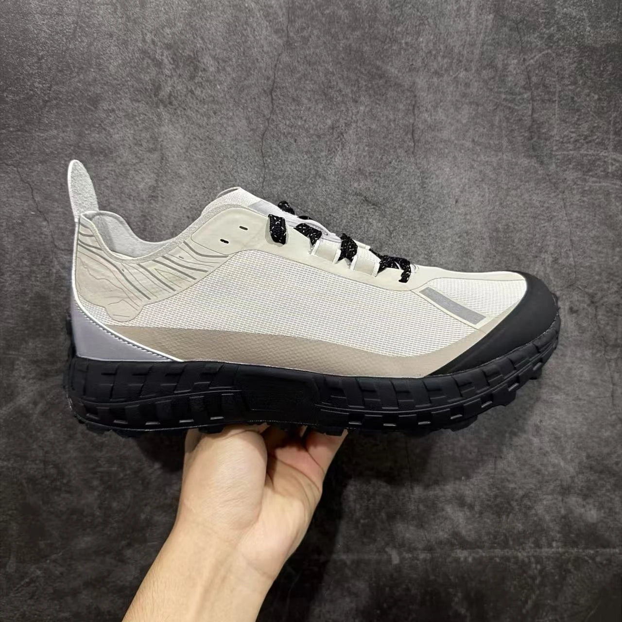 Retro Hiking Outdoor Running Shoes Summer Breathable Low-Top Non-Slip Wear-Resistant Jogging Sneakers