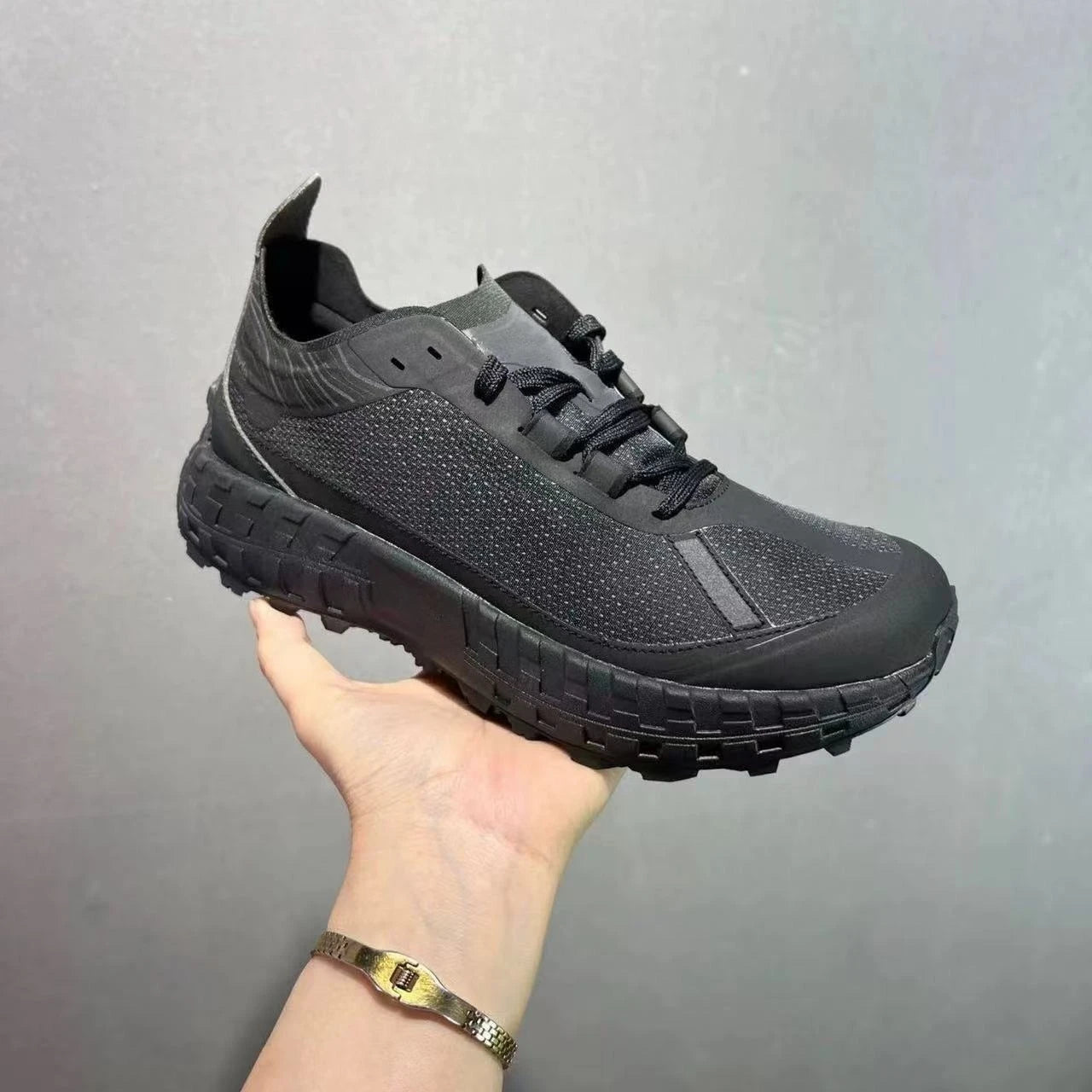 Retro Hiking Outdoor Running Shoes Summer Breathable Low-Top Non-Slip Wear-Resistant Jogging Sneakers