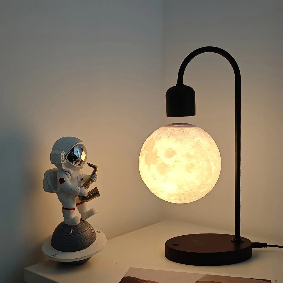 Magnetic Floating Moon Lamp, 3D Moon Light, 15w Wireless Phone Charger, Touch Control, Desk Lamp, Atmosphere Night Light