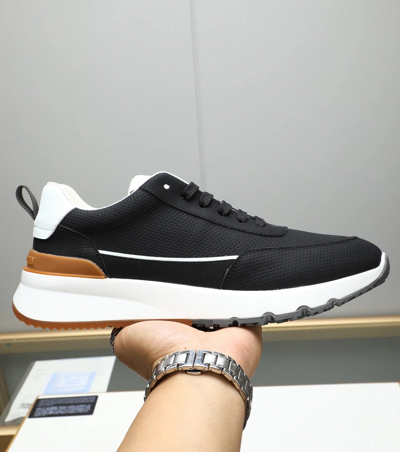 2026 Men's White Training Shoes Thick soled Breathable Comfortable Sports Shoes Casual Shoes Travel Walking Shoes