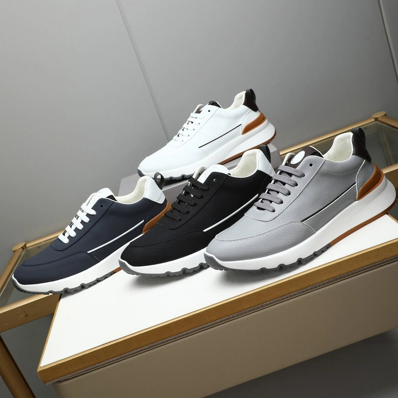 2026 Men's White Training Shoes Thick soled Breathable Comfortable Sports Shoes Casual Shoes Travel Walking Shoes