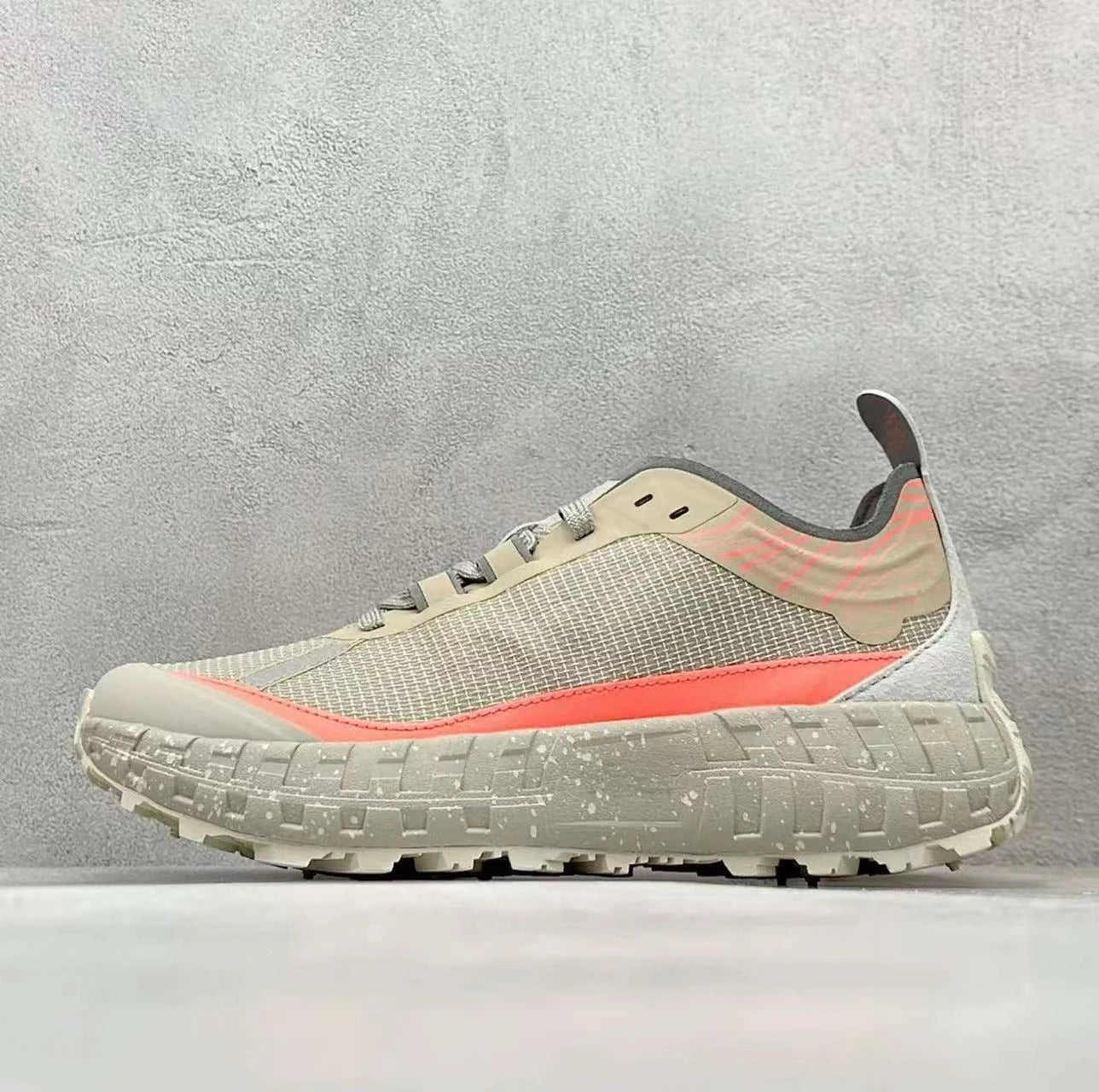 Retro Hiking Outdoor Running Shoes Summer Breathable Low-Top Non-Slip Wear-Resistant Jogging Sneakers