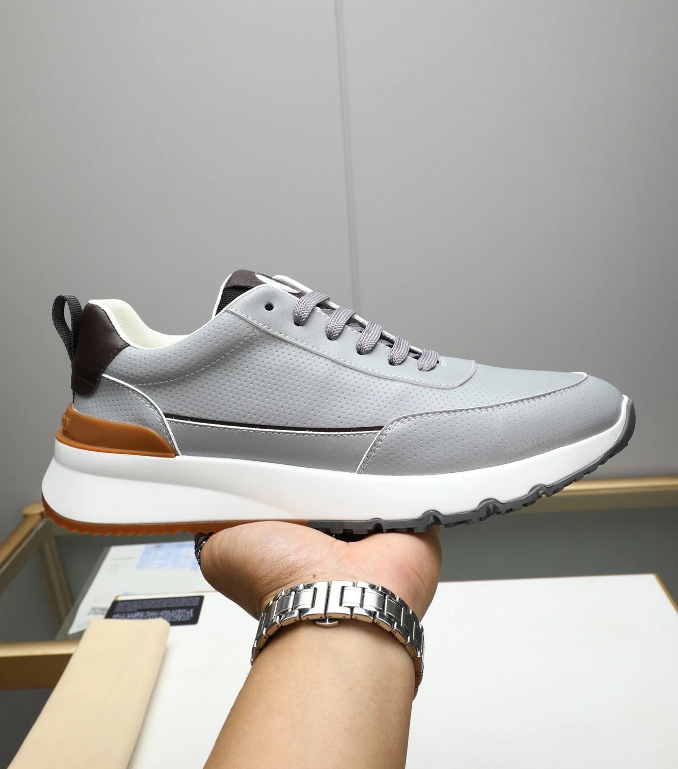 2026 Men's White Training Shoes Thick soled Breathable Comfortable Sports Shoes Casual Shoes Travel Walking Shoes