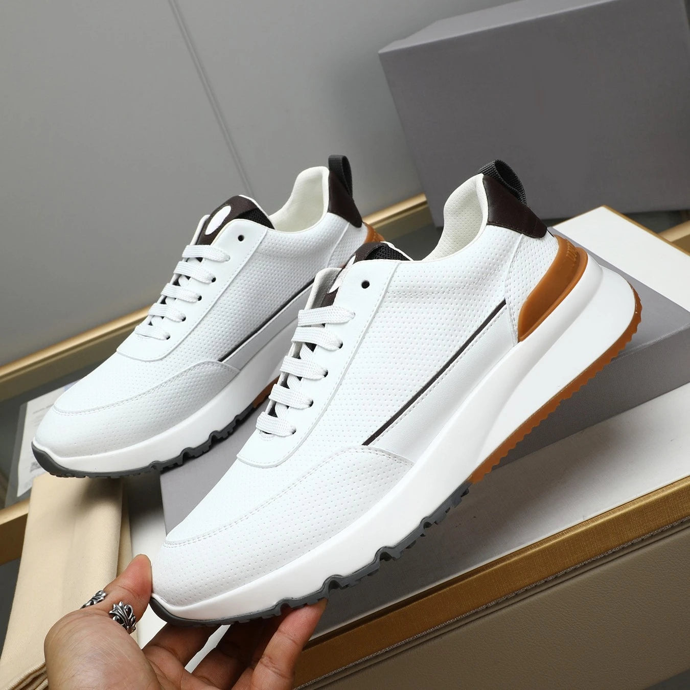 2026 Men's White Training Shoes Thick soled Breathable Comfortable Sports Shoes Casual Shoes Travel Walking Shoes
