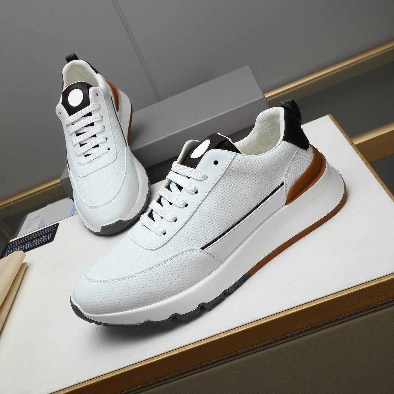 2026 Men's White Training Shoes Thick soled Breathable Comfortable Sports Shoes Casual Shoes Travel Walking Shoes