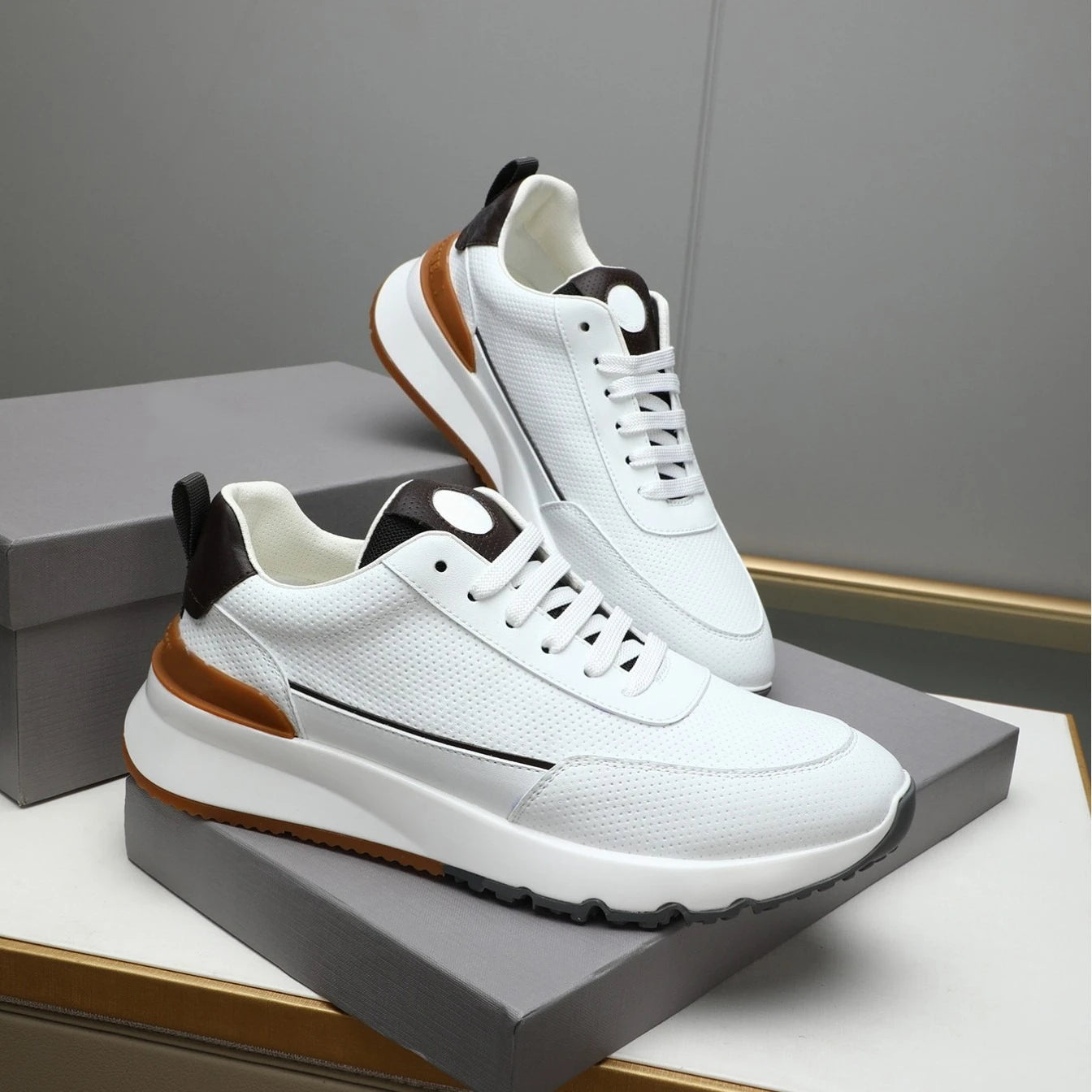 2026 Men's White Training Shoes Thick soled Breathable Comfortable Sports Shoes Casual Shoes Travel Walking Shoes